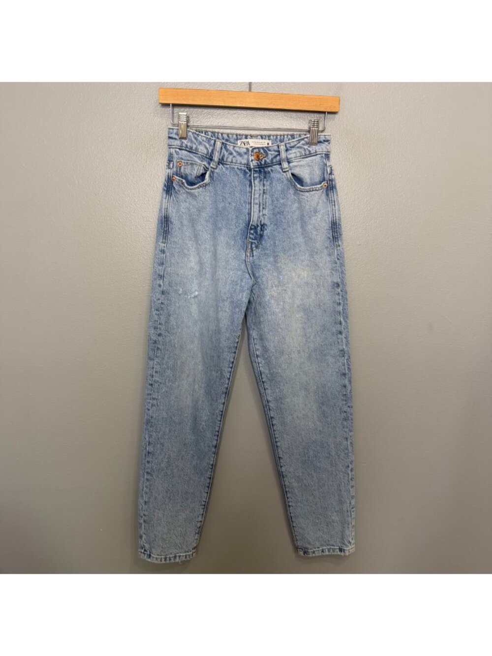 ZARA straight leg light wash jeans size US 4